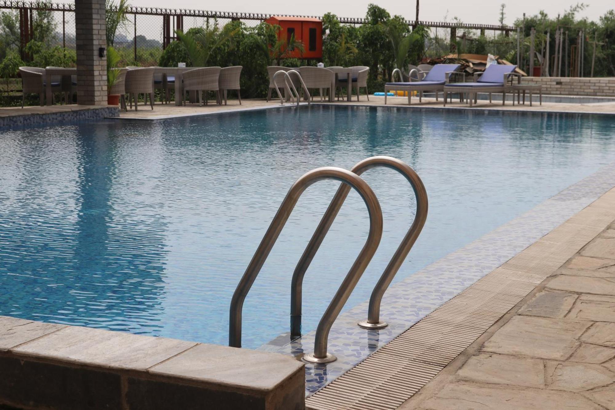 Galaxy Garden Resort Bharatpur (Chitwan) Exterior foto